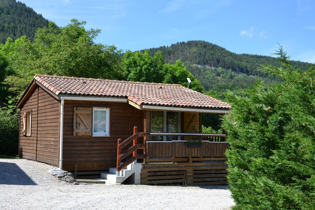 Camping La Mare aux Fées Hotel Roquefeuil Esterno foto
