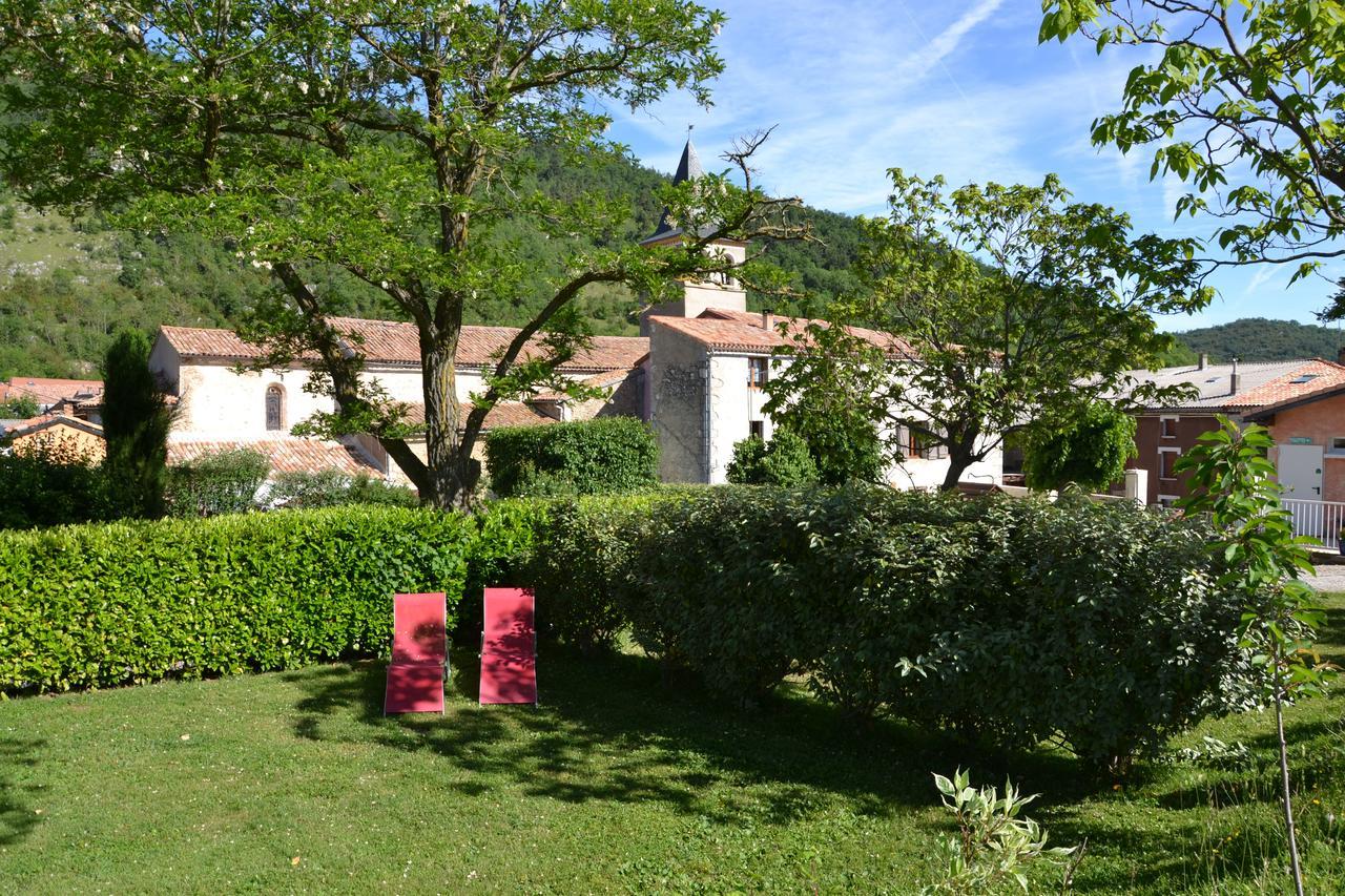 Camping La Mare aux Fées Hotel Roquefeuil Esterno foto