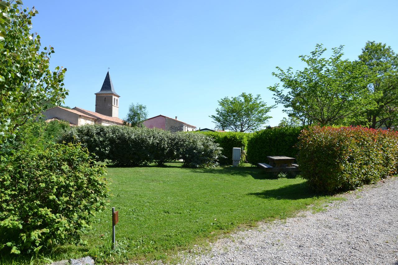 Camping La Mare aux Fées Hotel Roquefeuil Esterno foto
