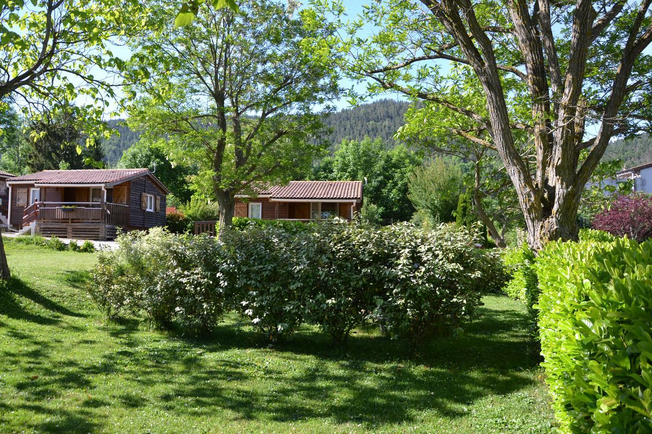 Camping La Mare aux Fées Hotel Roquefeuil Esterno foto