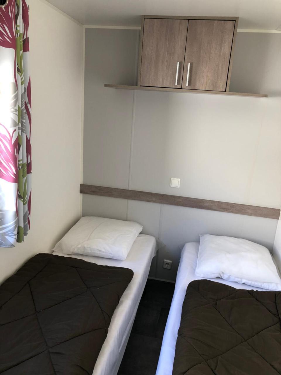 Camping La Mare aux Fées Hotel Roquefeuil Esterno foto